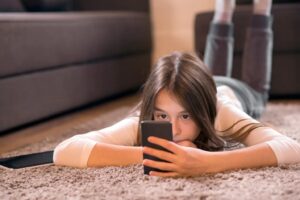کاهش وابستگی به فضای مجازی با بررسی دلایل آن