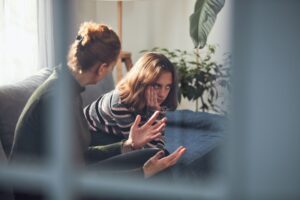 اهمیت توجه به پرخاشگری در دختران نوجوان توسط خانواده