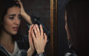 ریشهها و علل مختلف اعتماد به نفس پایین
