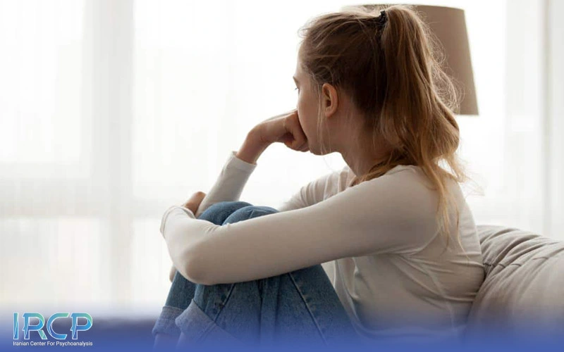 انزوا و گوشه‌گیری در نوجوانان؛ نشانه‌های خطر و زمان مراجعه به روانشناس