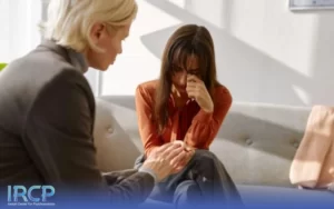 مراجعه به مشاور برای رهایی از حس گناه