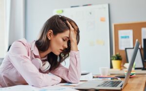 اثرات منفی نادیده گرفتن توانایی‌ها بر شدت گرفتن کاهش اعتماد به نفس