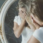 اعتماد به نفس پایین از کجا میآید و چطور آن را درمان کنیم؟