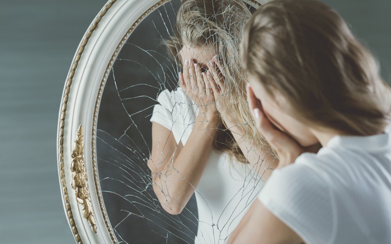 اعتماد به نفس پایین از کجا می‌آید و چطور آن را درمان کنیم؟