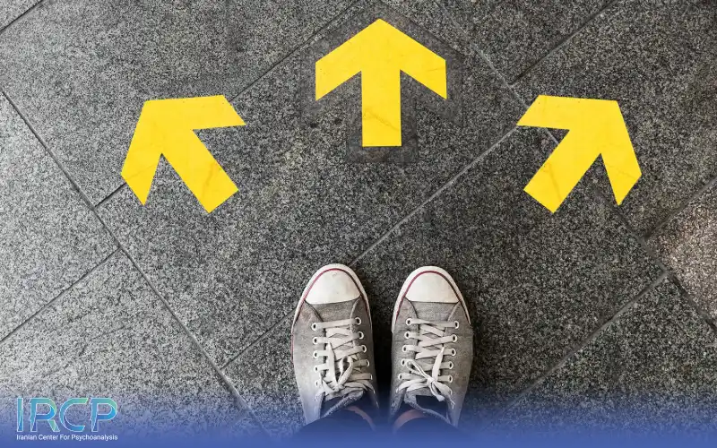 آموزش مهارت تصمیم‌گیری؛ از تردید تا انتخاب‌های درست در زندگی و کار