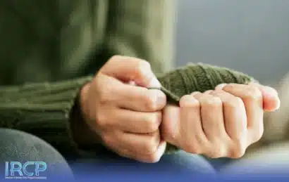 خودآزاری چیست و چگونه میتوان از آن عبور کرد؟ راهنمای آگاهی، پیشگیری و درمان