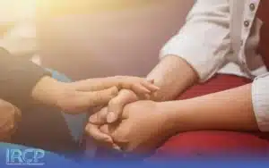 عبور از خودآزاری با مشاوره و کمک تخصصی