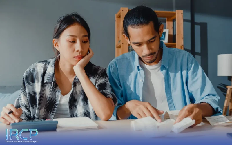 اختلافات مالی زوجین؛ راهکارهای علمی برای رسیدن به توافق