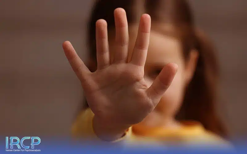پیشگیری از آزار جنسی کودکان؛ آموزش‌های ضروری برای والدین و کودکان