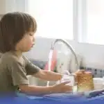 چطور کودک مستقل تربیت کنیم؟ ۱۰ روش عملی و بدون فشار