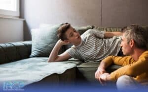 ایجاد فضای امن برای گفتوگو نقش مهمی در ارتباط با نوجوان دارد.