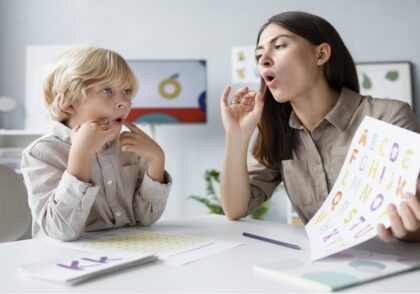 تاخیر در گفتار کودک؛ چرا حرف نمی‌زند و چه زمانی باید نگران شویم؟