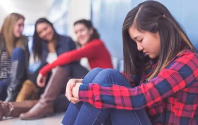 احساس طردشدگی چیست و چگونه شکل میگیرد؟